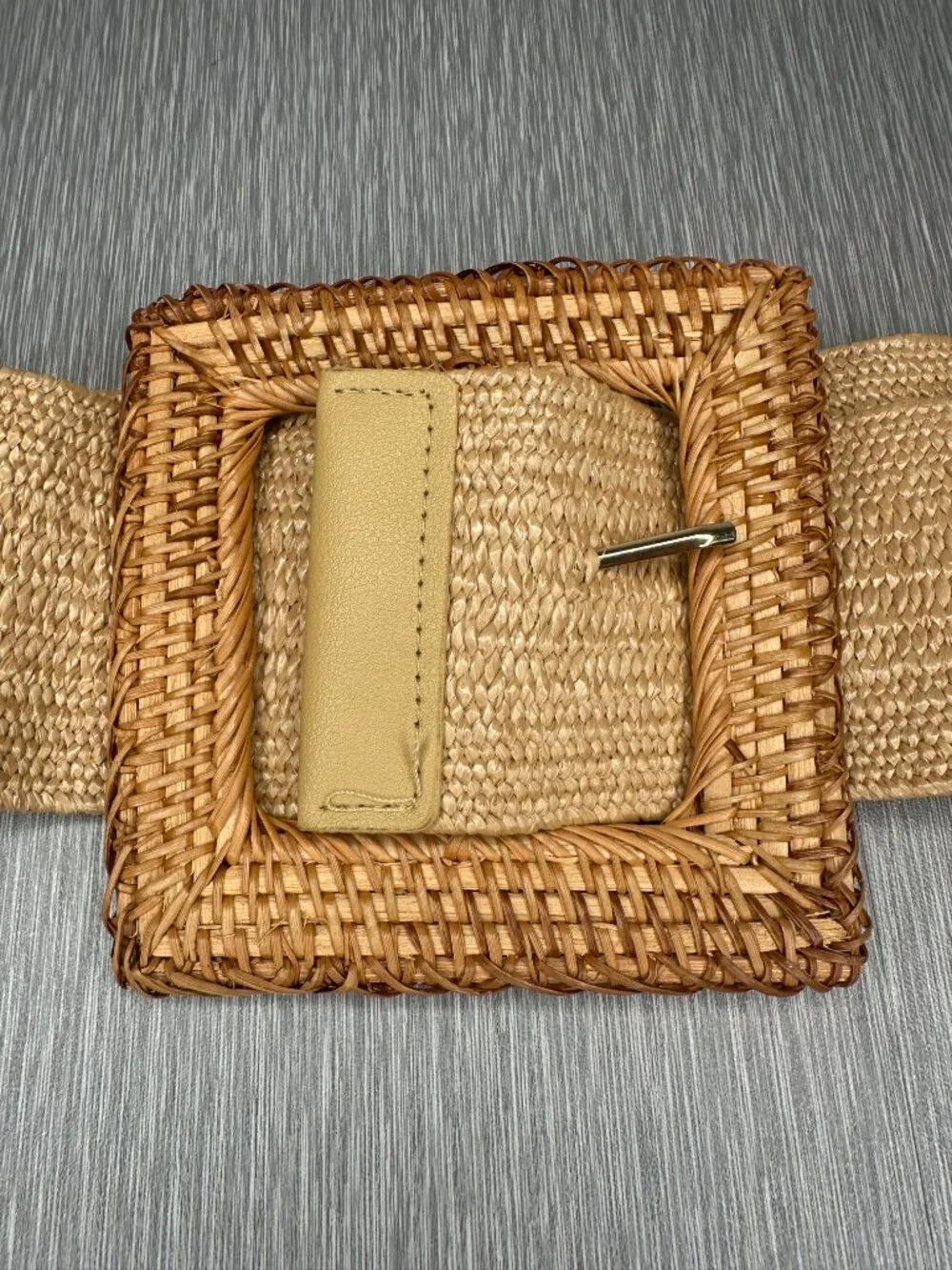 Women’s Khaki Straw Woven Belt Wide Square Buckle Stretch Waist 34 -35